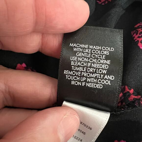 Torrid Womens Blouse Top Shirt Pullover Tie Collar Lip Print Black Pink Size 1 - Picture 12 of 12